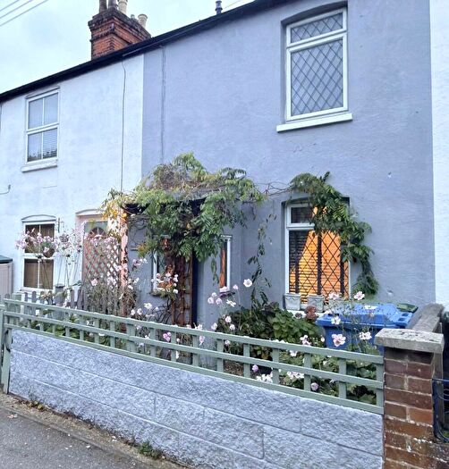 2 Bedroom Terraced House For Sale In Binfield Road, Bracknell, Berkshire, RG42