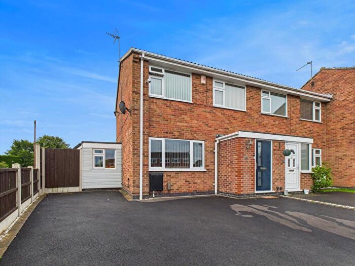 3 Bedroom Semi-Detached House For Sale In Beaufort Road, Stenson Fields, DE24
