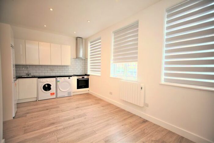 2 Bedroom Flat To Rent In Finchley Road, Temple Fortune, NW11