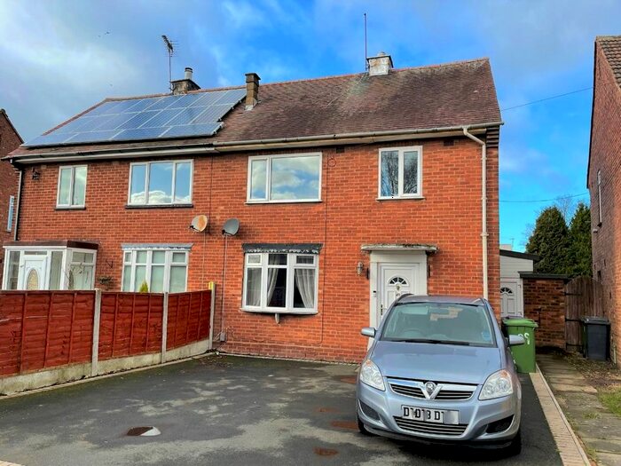3 Bedroom Semi-Detached House To Rent In Carisbrooke Road, Bushbury, WV10