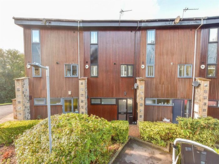 3 Bedroom Town House For Sale In Sandling Lane, Penenden Heath, Maidstone, Kent, ME14
