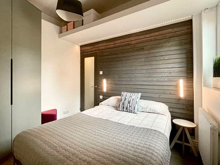 2 Bedroom Flat To Rent In Greenwich, London, SE10