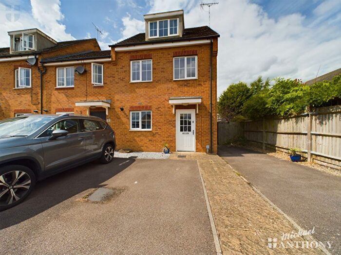 3 Bedroom End Of Terrace House To Rent In Reeve Close, Leighton Buzzard, LU7