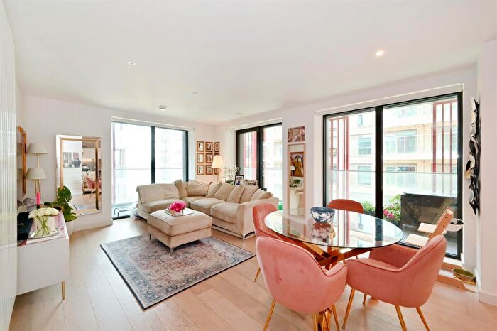 2 Bedroom Apartment To Rent In Bonnet Street, London, E16