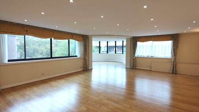 3 Bedroom Flat To Rent In Queens Terrace, London, NW8