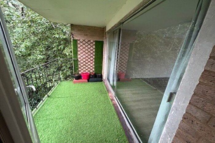 3 Bedroom Flat To Rent In Sandell Court, Southampton, SO16