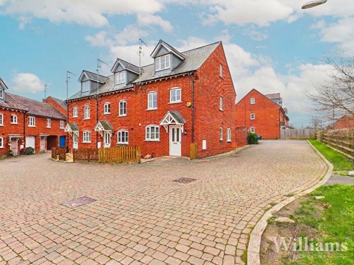 3 Bedroom End Terrace House For Sale In Rede Close, Aylesbury, HP19