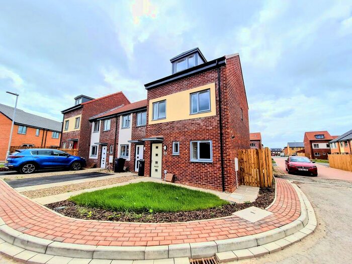 3 Bedroom Town House To Rent In Burnet Drive, Central Park, Darlington, DL1