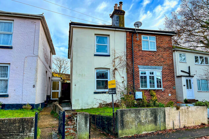 2 Bedroom Semi-Detached House To Rent In Glen Road, Woolston, SO19