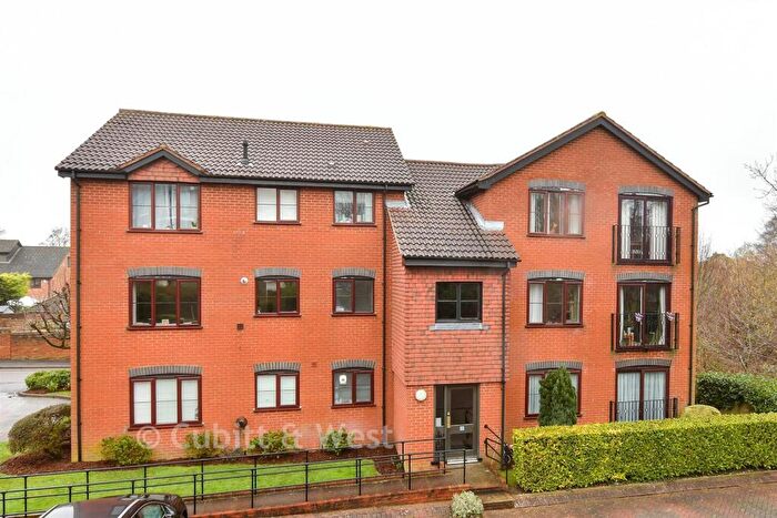 2 Bedroom Flat For Sale In Basing Road, Banstead, Surrey, SM7