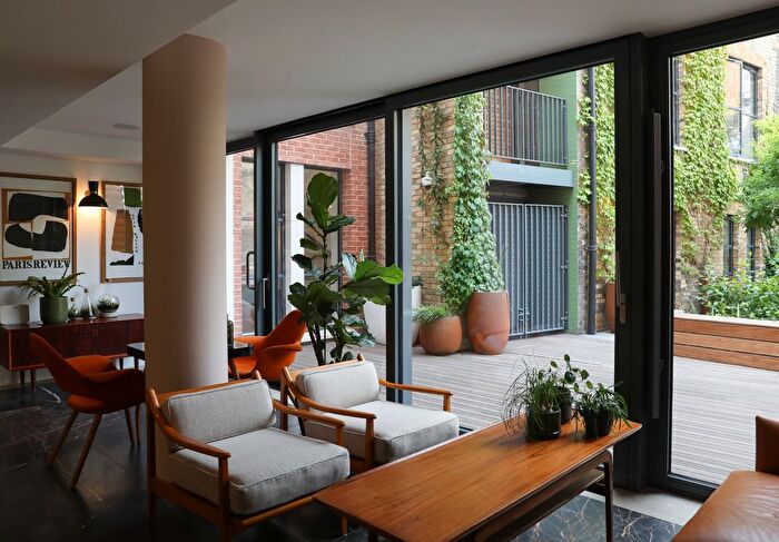 1 Bedroom Flat To Rent In Blandford Street, London, W1U