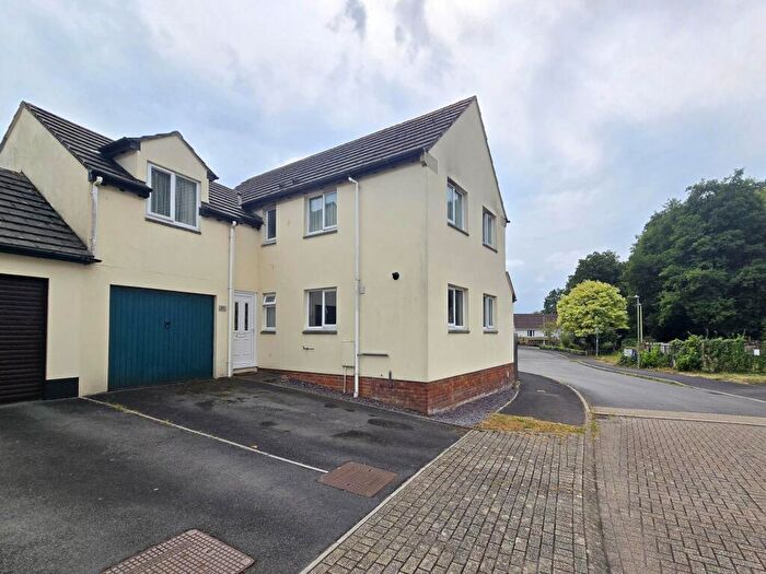 4 Bedroom Link Detached House For Sale In Primrose Avenue, Barnstaple, EX32