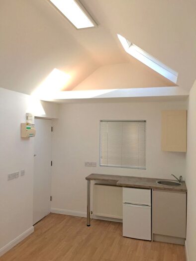 Studio To Rent In Selborne Gardens, London, NW4