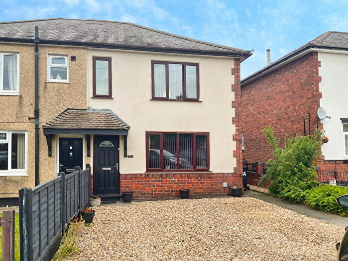 3 Bedroom Semi Detached House For Sale In Brettell Lane, Brierley Hill, West Midlands, DY5