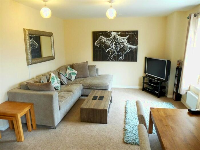 2 Bedroom Flat To Rent In Cutforth Way, Romsey, SO51