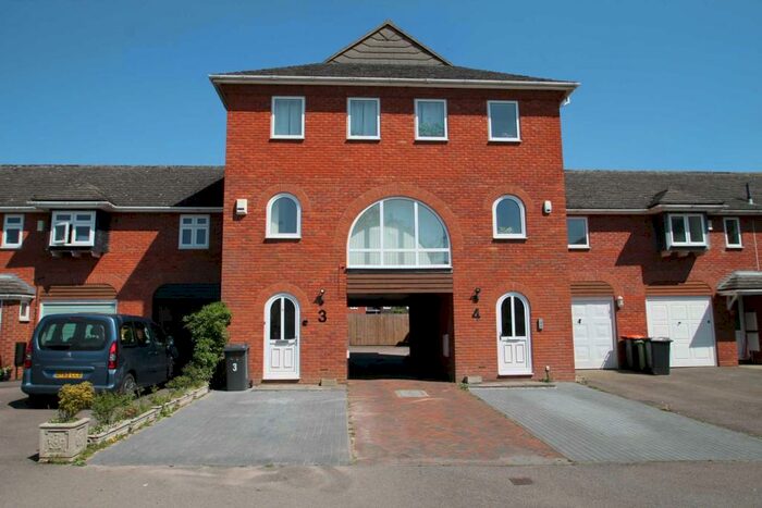 2 Bedroom Flat To Rent In Wallace Mews, Eaton Bray, LU6