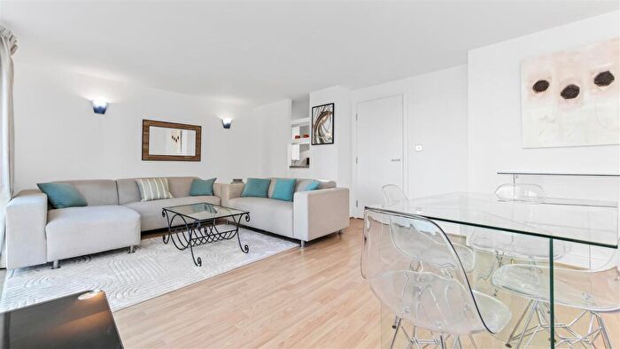 2 Bedroom Apartment To Rent In Franklin Building, Millennium Harbour, Westferry Road, E14