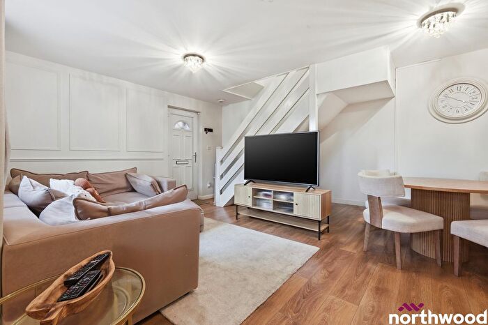 2 Bedroom End Terrace House For Sale In Ongar Road, Brentwood, CM15