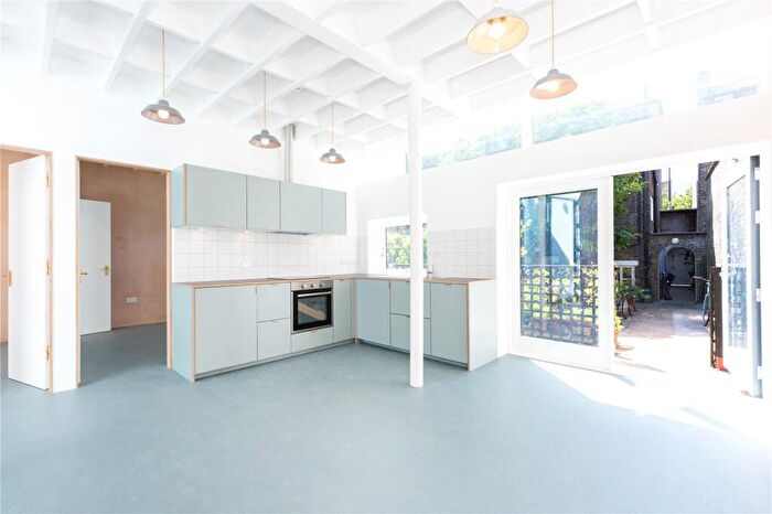 2 Bedroom Apartment To Rent In New North Road, London, N1