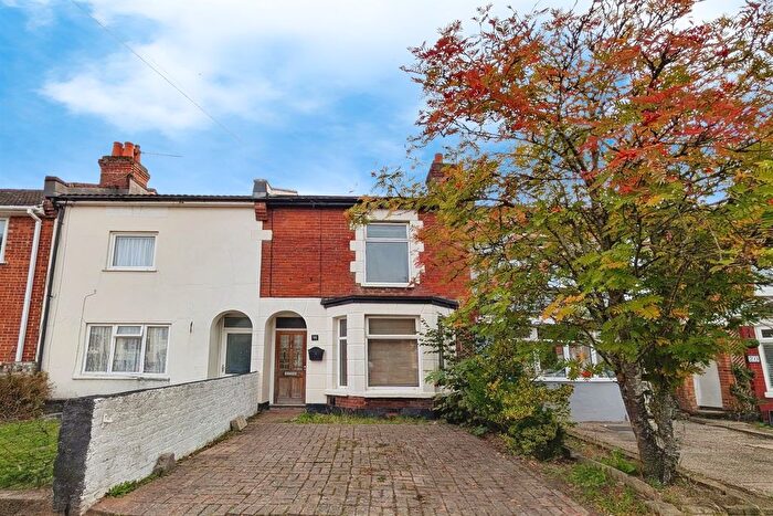 2 Bedroom Detached House To Rent In Waterhouse Lane, SO15