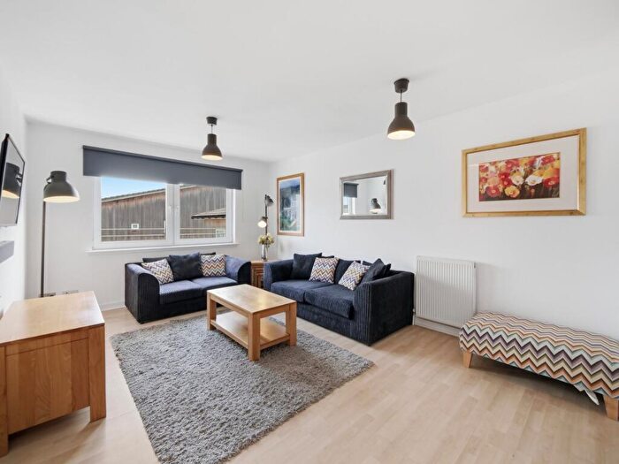 2 Bedroom Flat For Sale In / Albion Gardens, Edinburgh, EH7