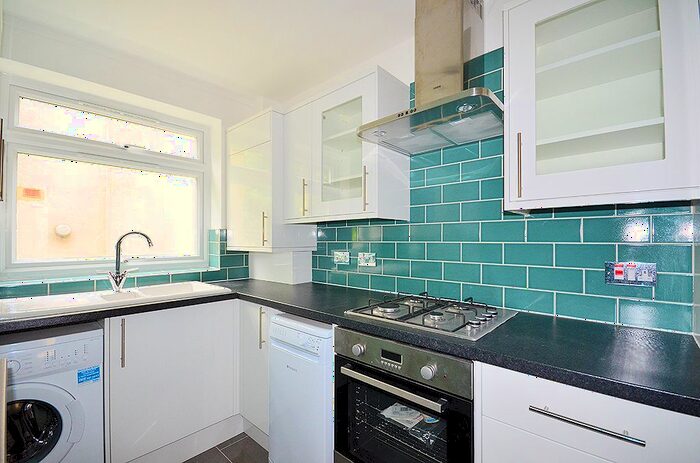 3 Bedroom Flat To Rent In Vallance Road, Muswell Hill, London, N22