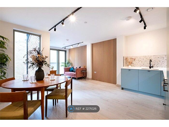 2 Bedroom Flat To Rent In Balham High Road, London, SW12