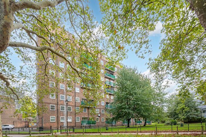 2 Bedroom Flat For Sale In Worsopp Drive, Clapham Common South Side, Clapham, SW4