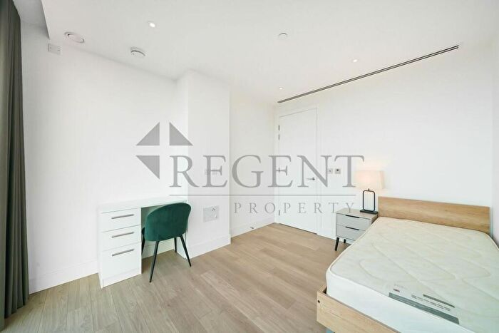 2 Bedroom Apartment For Sale In Carrara Tower, Bollinder Pl, City Rd, EC1V