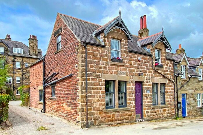 3 Bedroom Semi-Detached House To Rent In Hollins Mews, Harrogate, HG1