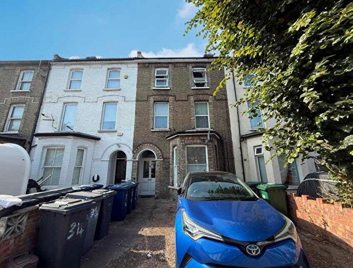 2 Bedroom Flat For Sale In A Lichfield Road, Cricklewood, London, NW2