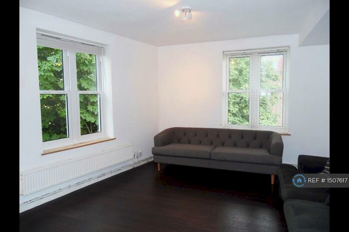 2 Bedroom Flat To Rent In Benbow Street, London, SE8