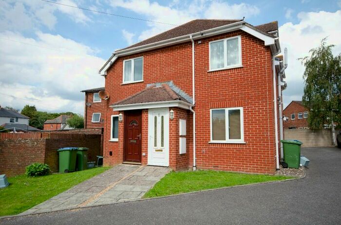 2 Bedroom Maisonette To Rent In Seaward Gardens, Itchen, Southampton, SO19