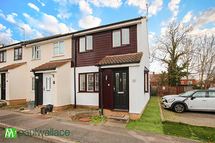3 Bedroom Terraced House For Sale In Conifer Close, West Cheshunt, EN7