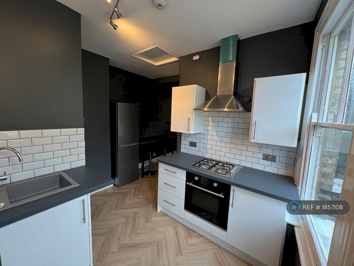 3 Bedroom Maisonette To Rent In Jersey Road, London, E11