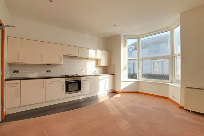 1 Bedroom Flat To Rent In Church Street, Seaford, East Sussex, BN25