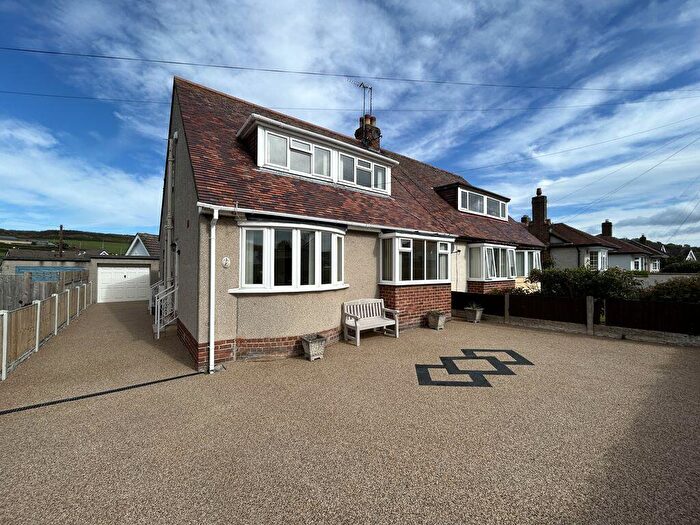 3 Bedroom Bungalow For Sale In Grange Road, Llanrhos, LL30