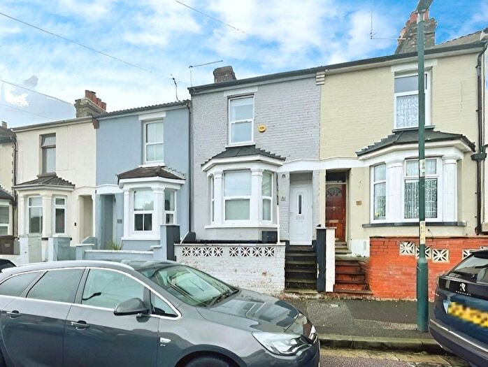 3 Bedroom Terraced House To Rent In Beaconsfield Road, Chatham, Kent, ME4