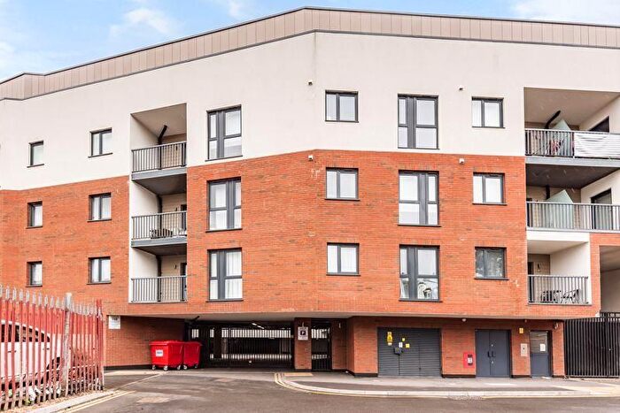 1 Bedroom Flat To Rent In Lyons Way, Slough, SL2