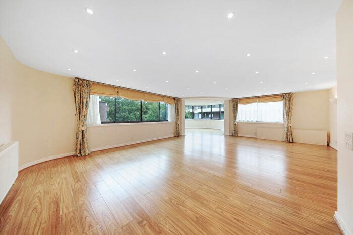 3 Bedroom Flat To Rent In The Terraces, Queens Terrace, NW8