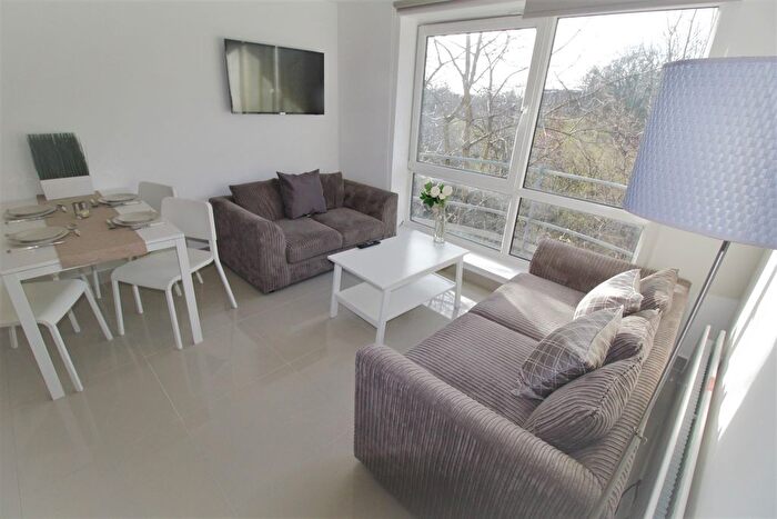 3 Bedroom Flat To Rent In Clarendon Road, Leeds, LS2