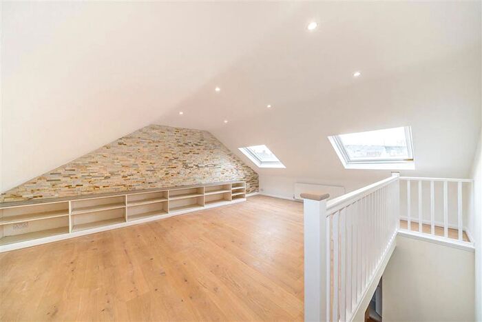 3 Bedroom Flat For Sale In Rita Road, Stockwell, SW8