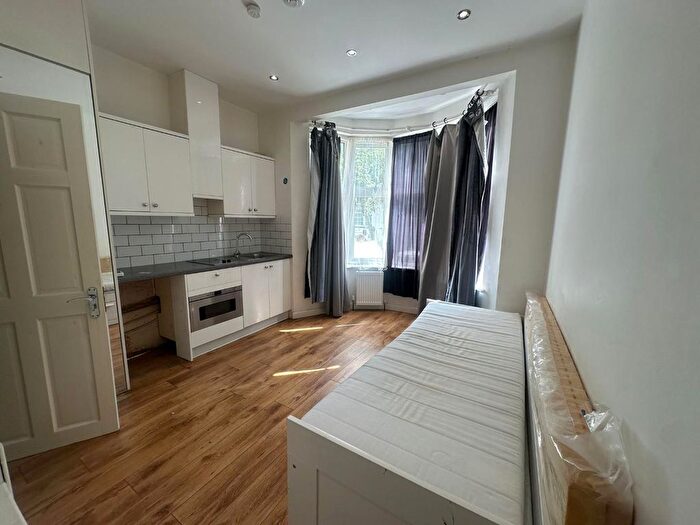 Studio To Rent In Rosebank Avenue, Wembley, HA0