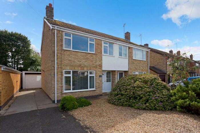 3 Bedroom Semi-Detached House To Rent In Stanwell Drive Middleton Cheney, OX17