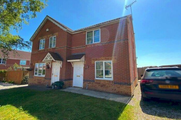 2 Bedroom Semi-Detached House To Rent In Lathkill Court, Chesterfield, S42