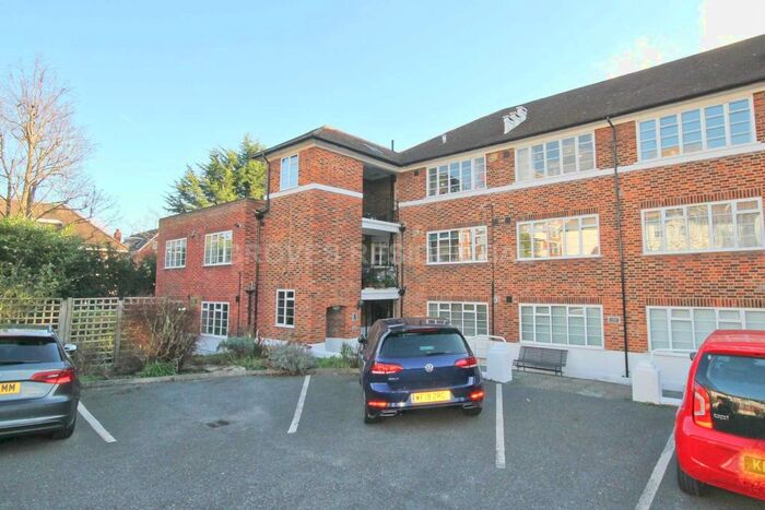 3 Bedroom Flat To Rent In Raymond Road, London, SW19