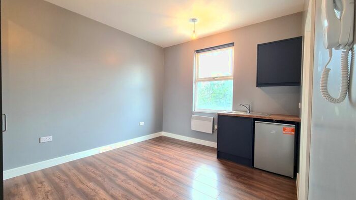 Studio To Rent In Avonwick Road, Hounslow, TW3