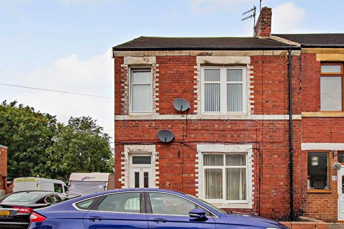 2 Bedroom Maisonette For Sale In Gosforth Terrace, Gateshead, NE10
