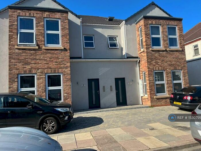 2 Bedroom Flat To Rent In Princes Road, Cleethorpes, DN35