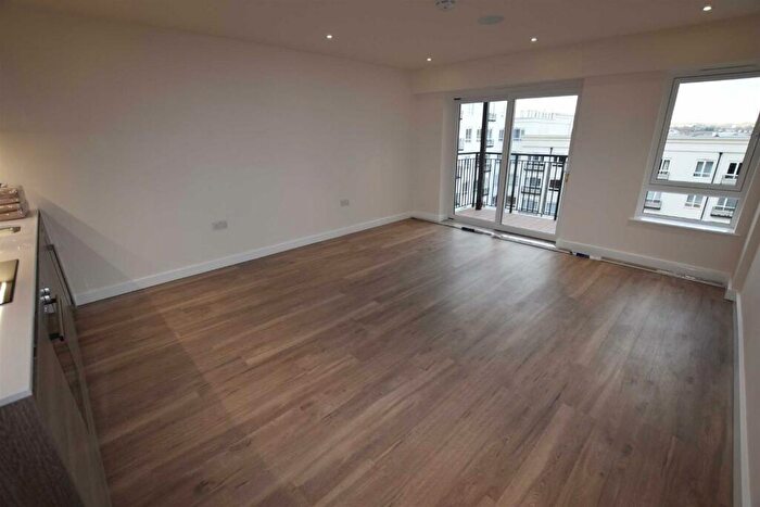 Flat To Rent In Beaufort Square, Colindale, London, NW9